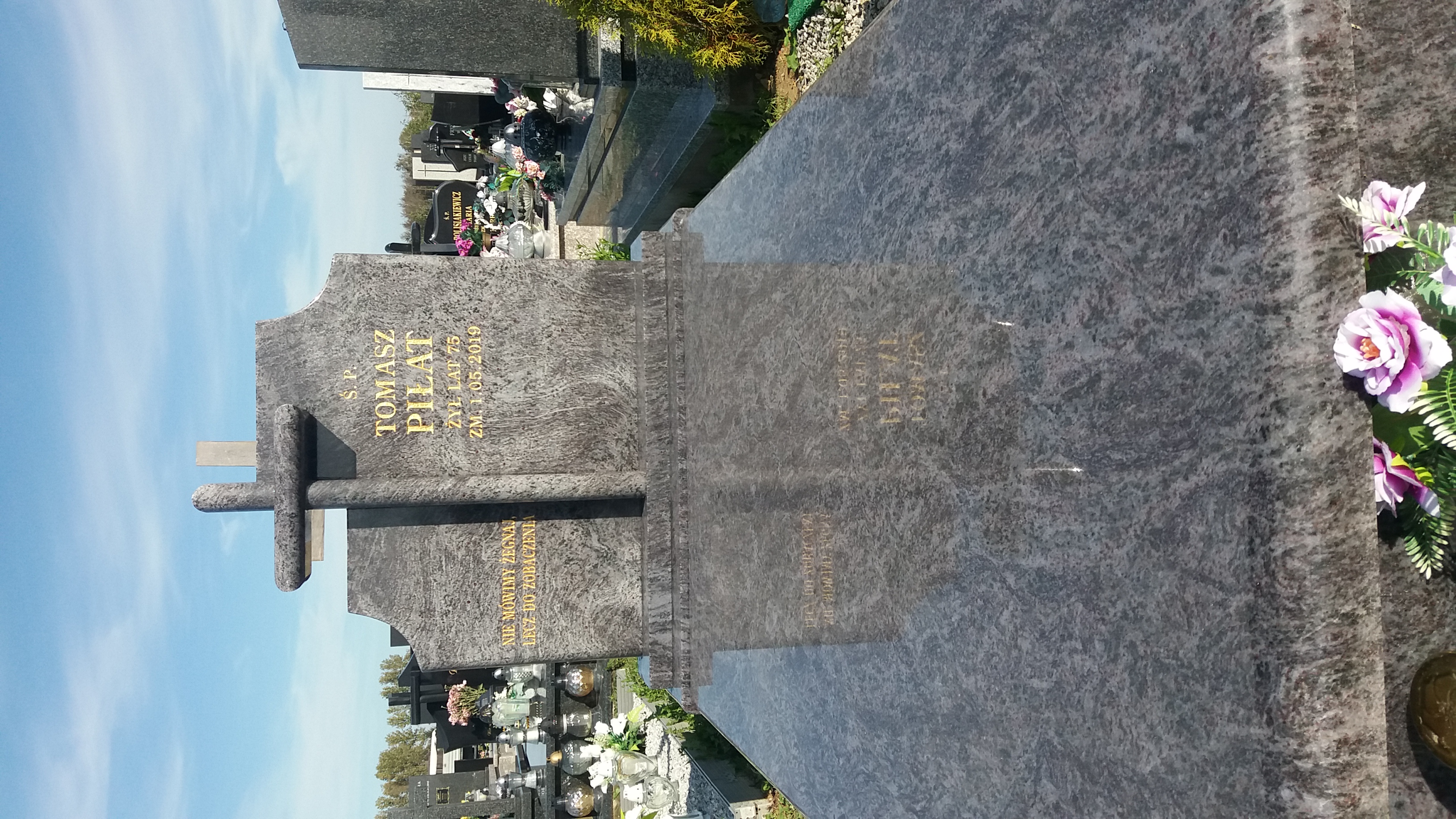 Grób Tomasz Piłat
